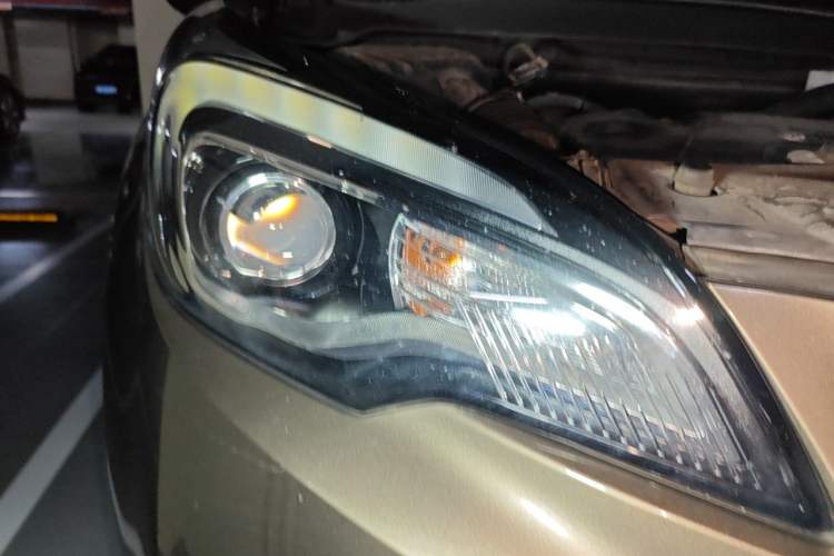 Used Buick Envision 2018 20T Two-Wheel-Drive Leading Model Right Front Headlight