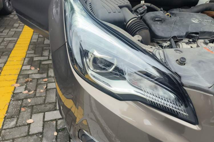 Used Buick Envision 2018 20T Two-Wheel Drive Luxury Model Right Front Headlight