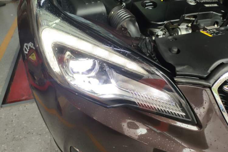Used Buick Envision 2018 20T Two-Wheel Drive Luxury Model Right Front Headlight