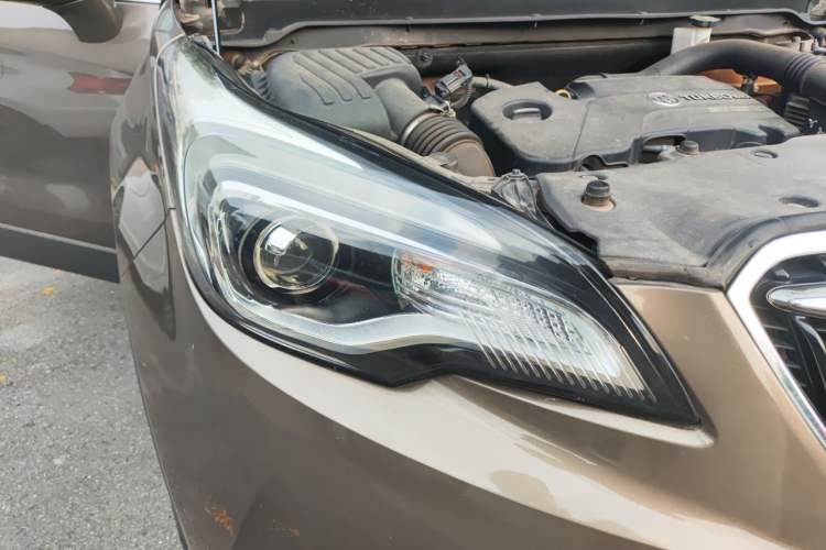 Used Buick Envision 2018 20T Two-Wheel-Drive Leading Model Right Front Headlight