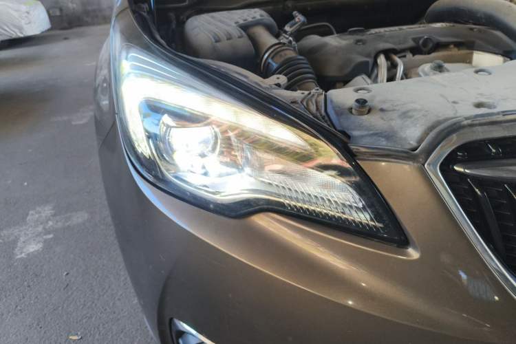Used Buick Envision 2018 28T Four-Wheel Drive Elite Version Right Front Headlight