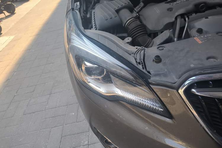 Used Buick Envision 2018 28T Four-Wheel Drive Elite Version Right Front Headlight