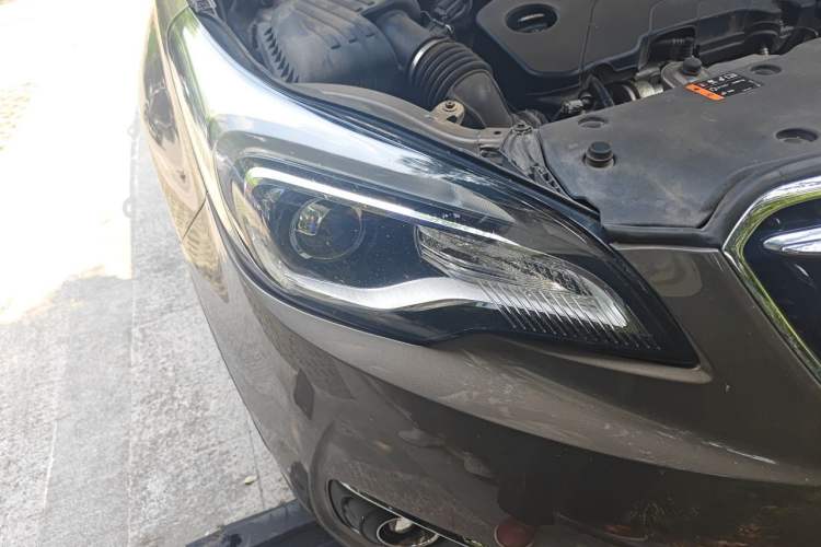 Used Buick Envision 2018 20T Two-Wheel-Drive Elite Model Right Front Headlight