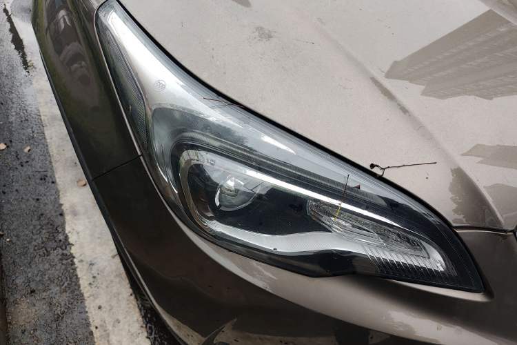 Used Buick Envision 2018 20T Two-Wheel-Drive Elite Model Right Front Headlight