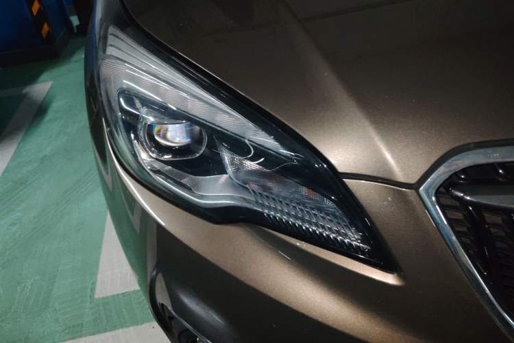 Used Buick Envision 2018 28T Four-Wheel Drive Elite Version Right Front Headlight