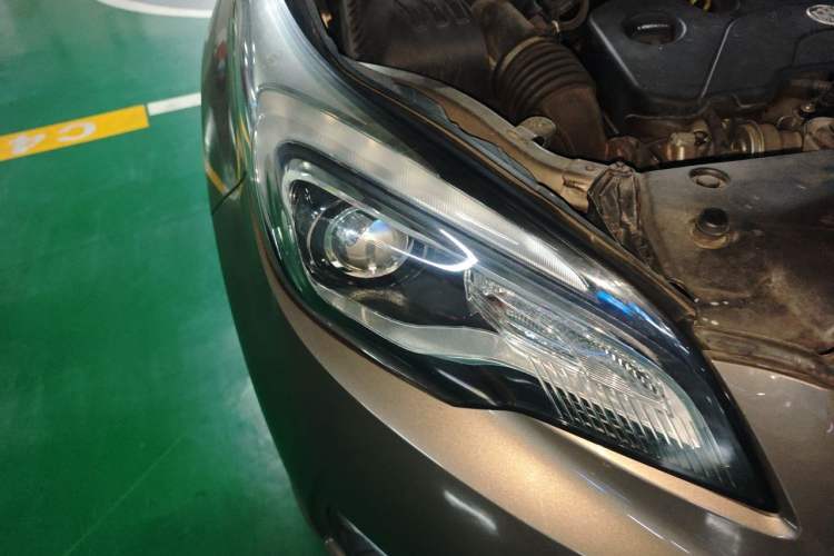 Used Buick Envision 2018 20T Two-Wheel-Drive Elite Model Right Front Headlight