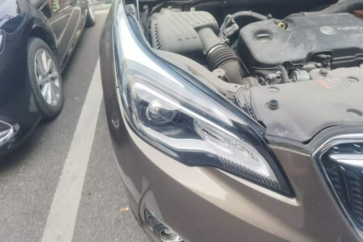 Used Buick Envision 2018 20T Two-Wheel-Drive Elite Model Right Front Headlight