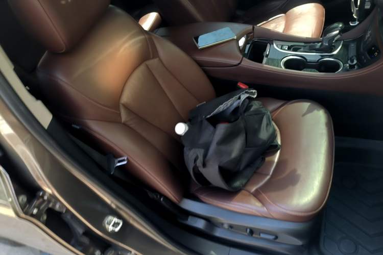 Used Buick Envision 2018 20T Two-Wheel Drive Luxury Model Right Front Seat