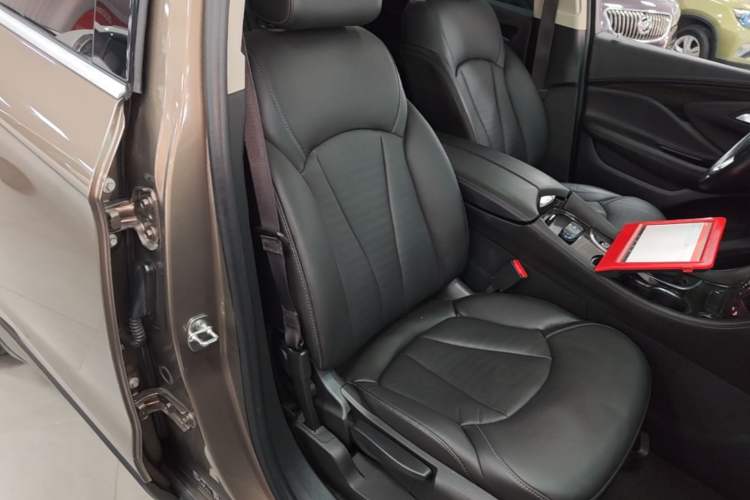Used Buick Envision 2018 20T Two-Wheel-Drive Elite Model Right Front Seat