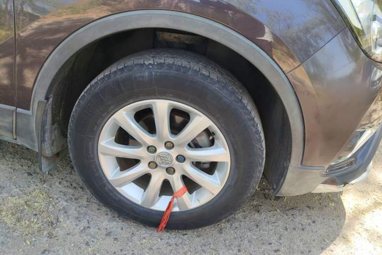 Used Buick Envision 2018 20T Two-Wheel Drive Luxury Model Right Front Wheel Hub