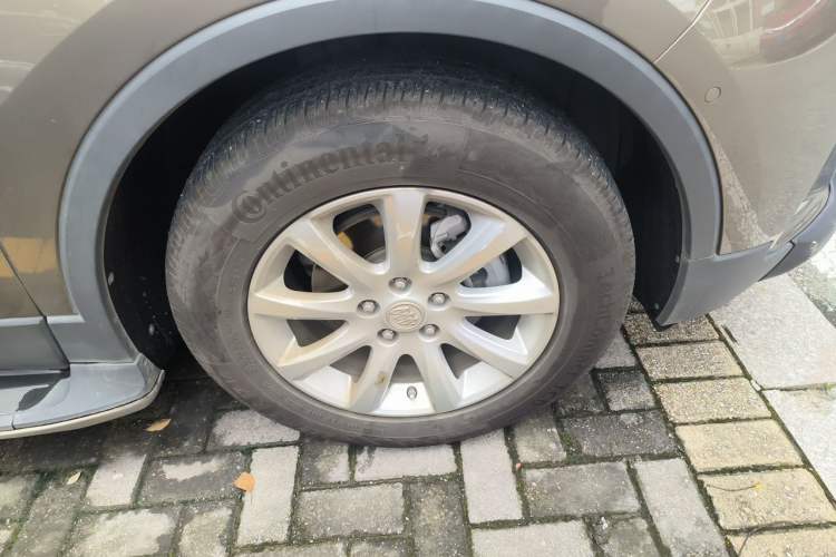 Used Buick Envision 2018 20T Two-Wheel Drive Luxury Model Right Front Wheel Hub