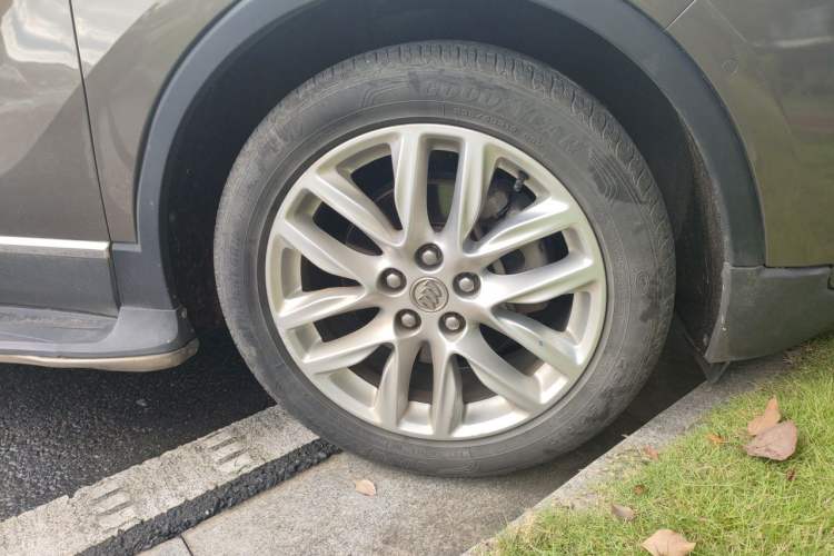 Used Buick Envision 2018 28T Four-Wheel Drive Luxury Model Right Front Wheel Hub