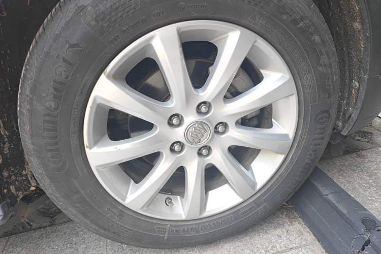 Used Buick Envision 2018 20T Two-Wheel-Drive Elite Model Right Front Wheel Hub
