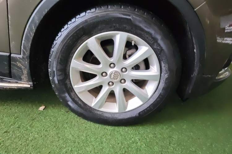 Used Buick Envision 2018 20T Two-Wheel-Drive Elite Model Right Front Wheel Hub