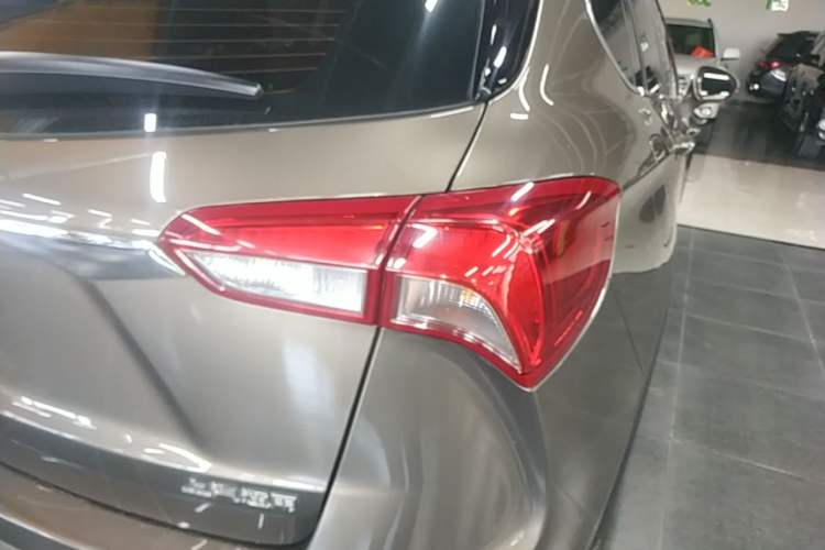 Used Buick Envision 2018 28T Four-Wheel Drive Luxury Model Right Rear Taillight