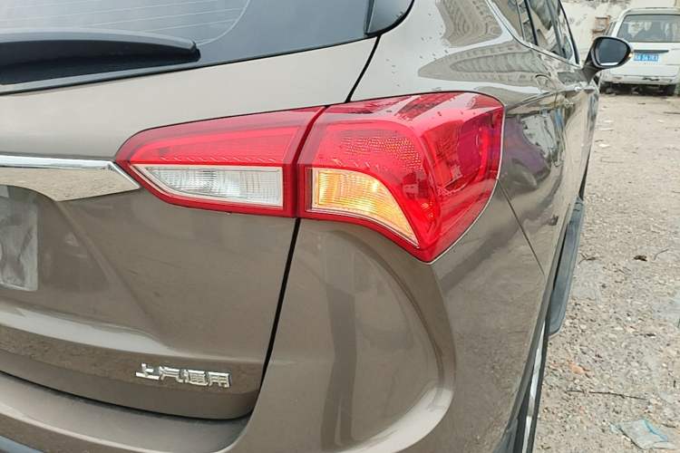 Used Buick Envision 2018 20T Two-Wheel-Drive Elite Model Right Rear Taillight