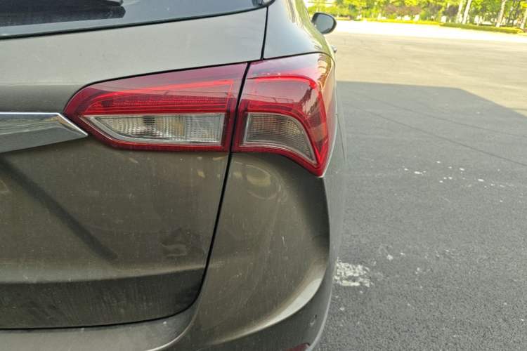 Used Buick Envision 2018 20T Two-Wheel-Drive Leading Model Right Rear Taillight