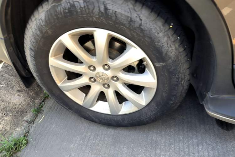 Used Buick Envision 2018 20T Two-Wheel Drive Luxury Model Right Rear Wheel Hub