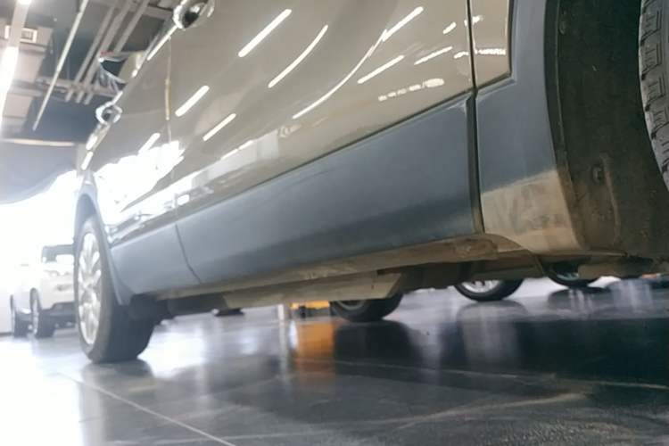 Used Buick Envision 2018 28T Four-Wheel Drive Luxury Model Right Side Sill