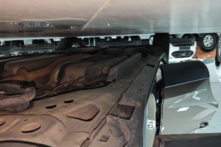 Used Buick Envision 2018 20T Two-Wheel-Drive Elite Model Right Side Sill