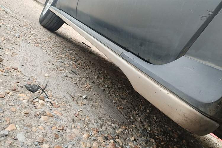 Used Buick Envision 2018 20T Two-Wheel-Drive Elite Model Right Side Sill