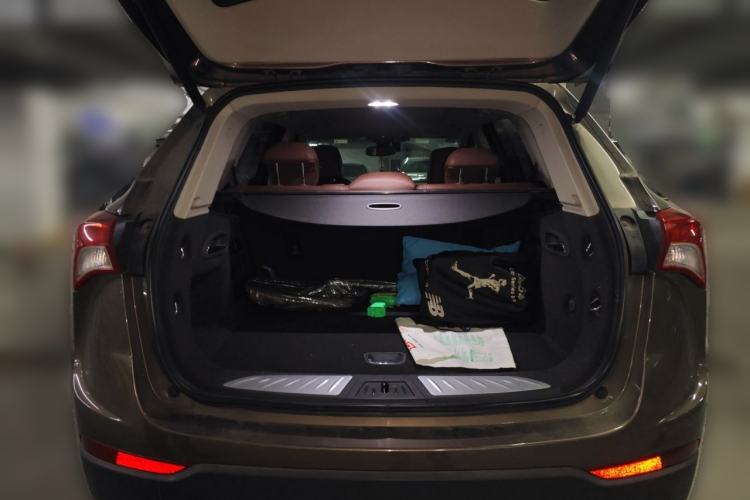 Used Buick Envision 2018 28T Four-Wheel Drive Luxury Model Trunk