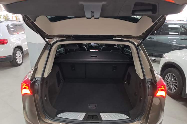 Used Buick Envision 2018 20T Two-Wheel-Drive Elite Model Trunk