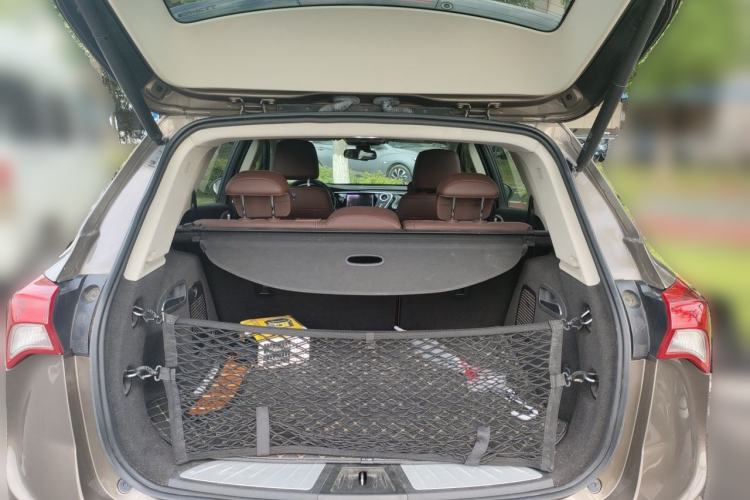 Used Buick Envision 2018 28T Four-Wheel Drive Luxury Model Trunk