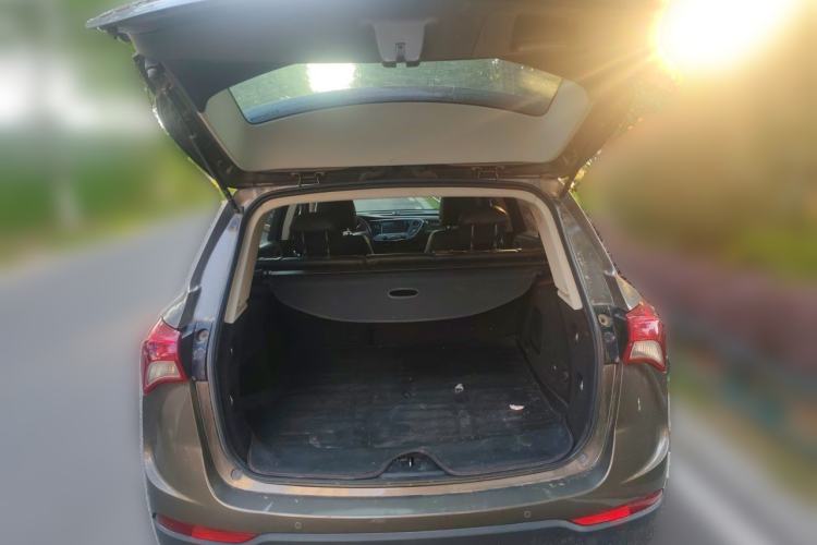 Used Buick Envision 2018 20T Two-Wheel-Drive Elite Model Trunk