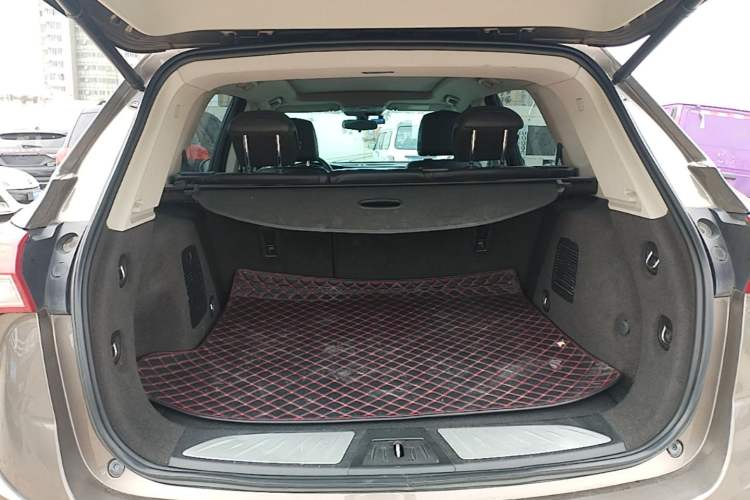 Used Buick Envision 2018 20T Two-Wheel-Drive Elite Model Trunk