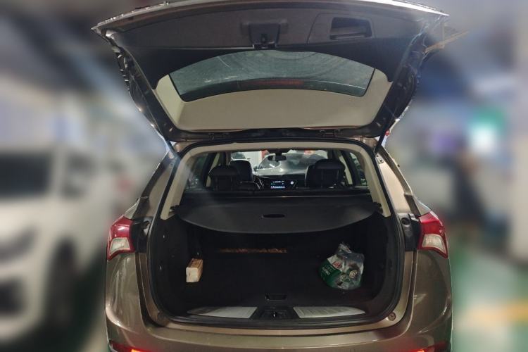 Used Buick Envision 2018 20T Two-Wheel-Drive Elite Model Trunk
