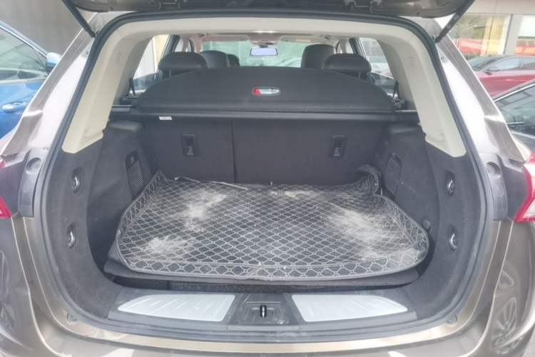 Used Buick Envision 2018 20T Two-Wheel-Drive Elite Model Trunk