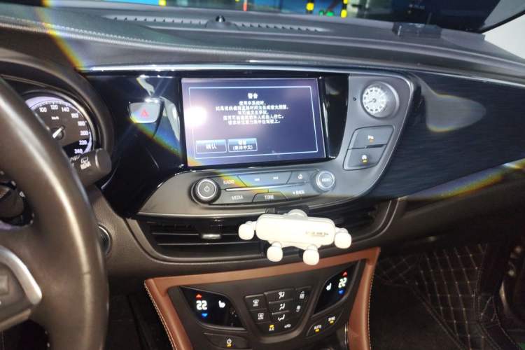 Used Buick Envision 2018 28T Four-Wheel Drive Elite Version Audio And AC Panel