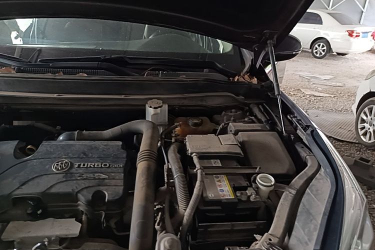Used Buick Envision 2018 20T Two-Wheel Drive Luxury Model Engine Bay Left