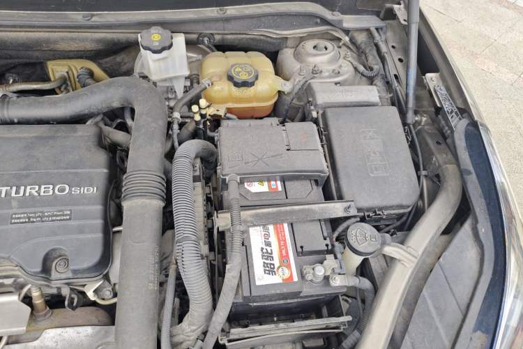 Used Buick Envision 2018 20T Two-Wheel Drive Luxury Model Engine Bay Left