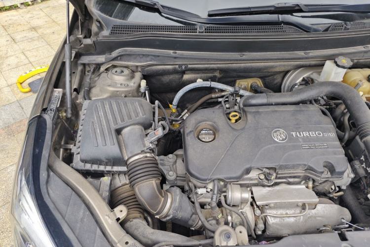 Used Buick Envision 2018 20T Two-Wheel Drive Luxury Model Engine Bay Right