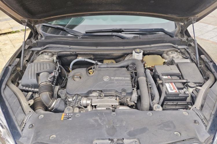 Used Buick Envision 2018 20T Two-Wheel Drive Luxury Model Engine Bay