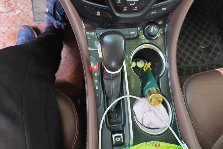 Used Buick Envision 2018 28T Four-Wheel Drive Elite Version Gear Lever