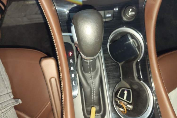 Used Buick Envision 2018 28T Four-Wheel Drive Elite Version Gear Lever