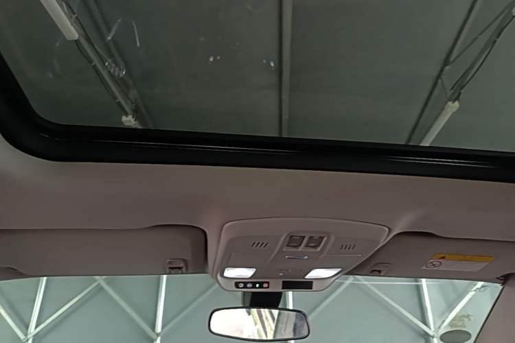 Used Buick Envision 2018 20T Two-Wheel Drive Luxury Model Headliner
