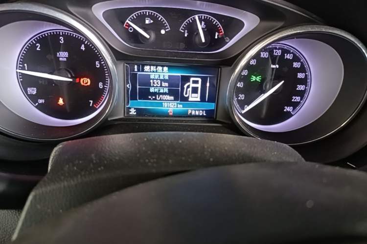 Used Buick Envision 2018 20T Two-Wheel Drive Luxury Model Odometer Close Up