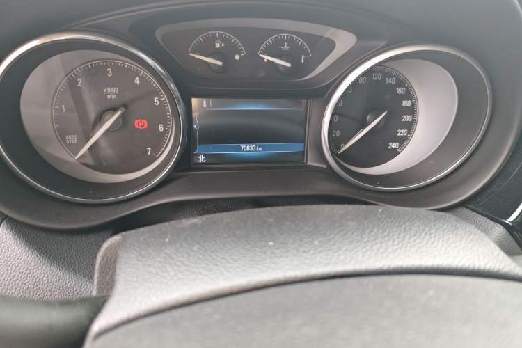Used Buick Envision 2018 20T Two-Wheel Drive Luxury Model Odometer Close Up