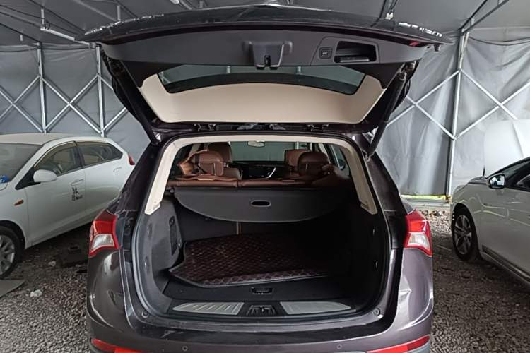 Used Buick Envision 2018 20T Two-Wheel Drive Luxury Model Trunk
