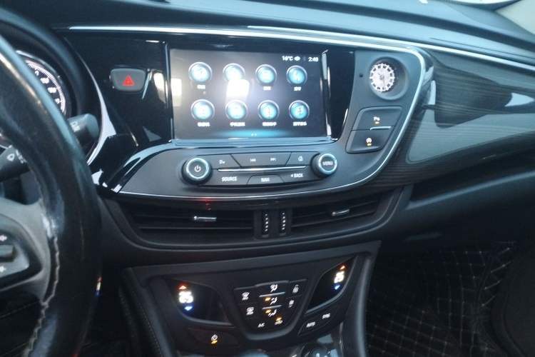 Used Buick Envision 2018 20T Two-Wheel-Drive Leading Model Audio And AC Panel