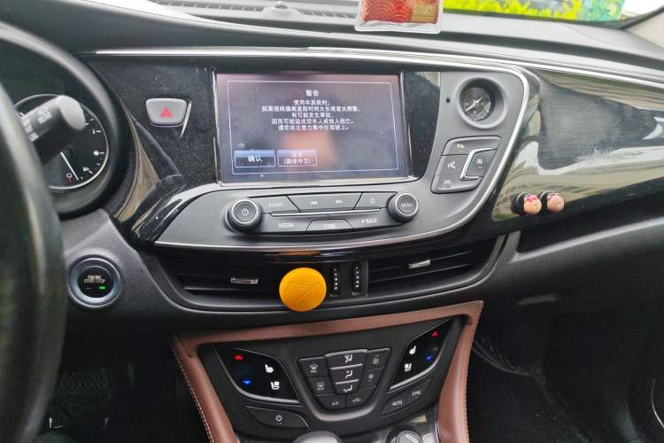 Used Buick Envision 2018 28T All-Wheel-Drive Versatile Sports Flagship Model Audio And AC Panel