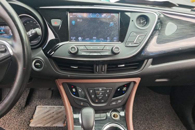 Used Buick Envision 2018 20T Two-Wheel Drive Luxury Model Audio And AC Panel