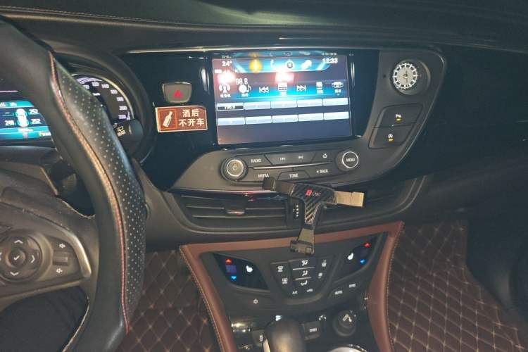 Used Buick Envision 2018 28T Four-Wheel Drive Elite Version Audio And AC Panel
