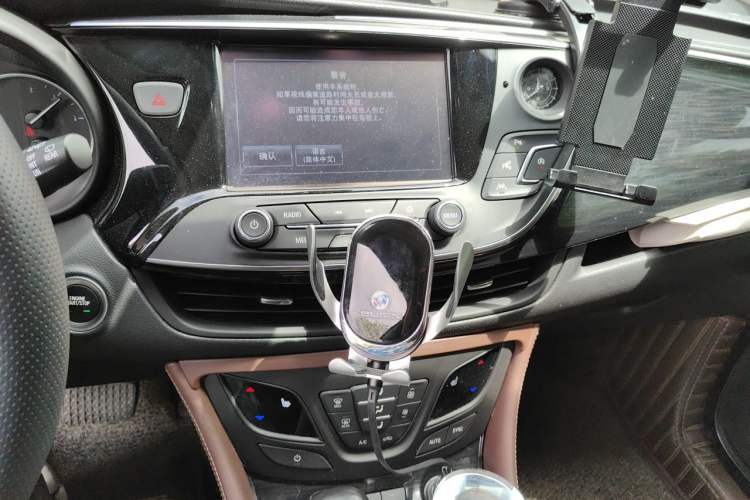 Used Buick Envision 2018 28T Four-Wheel Drive Luxury Model Audio And AC Panel