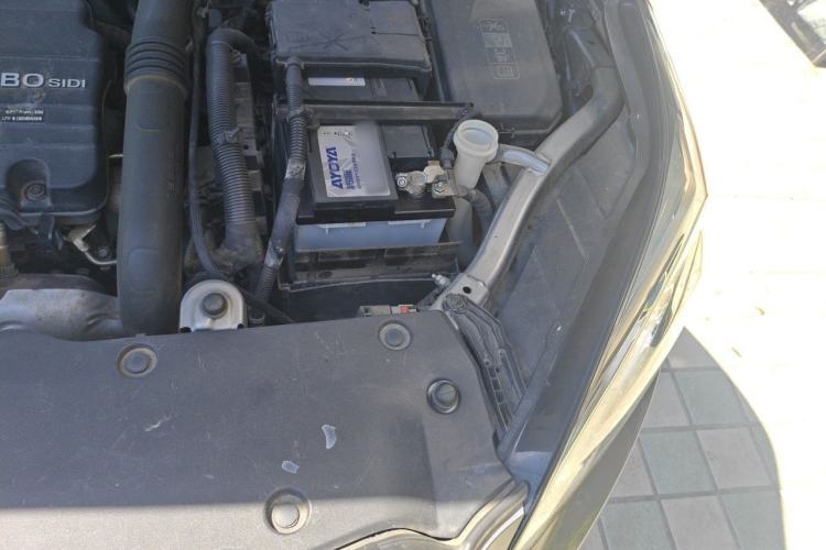 Used Buick Envision 2018 20T Two-Wheel Drive Luxury Model Engine Bay Left