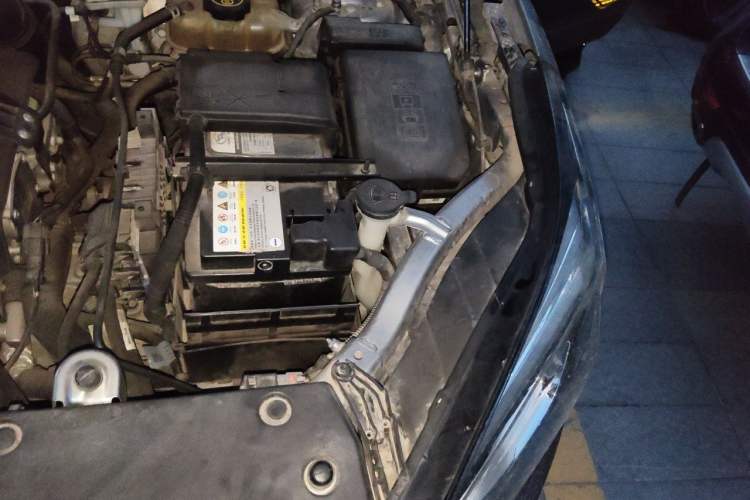 Used Buick Envision 2018 28T Four-Wheel Drive Elite Version Engine Bay Left